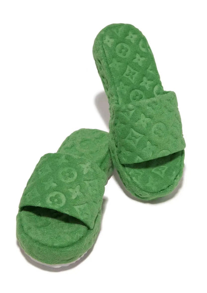 Luxe Plush Velvet Slippers, where style and comfort meet in perfect harmony.