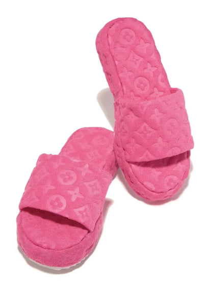 Luxe Plush Velvet Slippers, where style and comfort meet in perfect harmony.